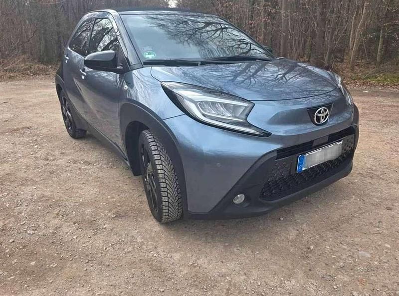 Gebraucht Toyota Aygo X Team 72 PS (52 kW) 2024 Grau SUV