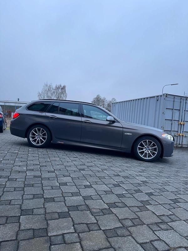 Gebraucht BMW 550 381 PS (280 kW) 2012 Kombi