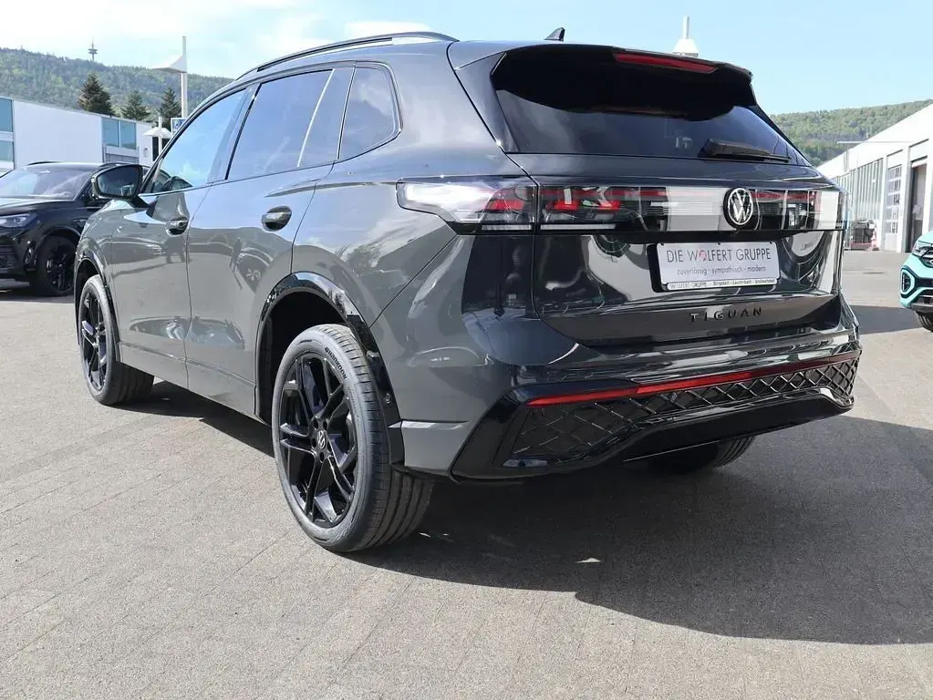 Neu VW Tiguan R-line 193 PS (141 kW) 2025 Uranograu SUV