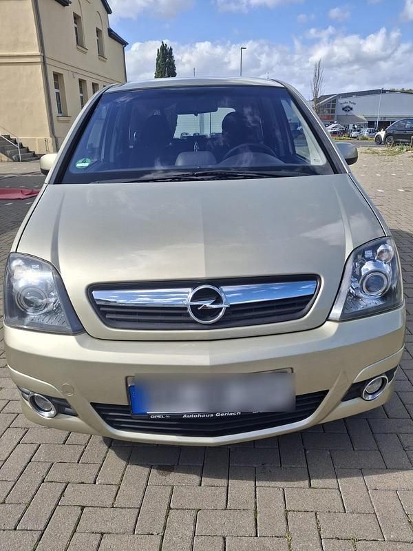 Gold Gebraucht 2009 Opel Meriva Van / Kleinbus | 3.900 € - Bild 1/4