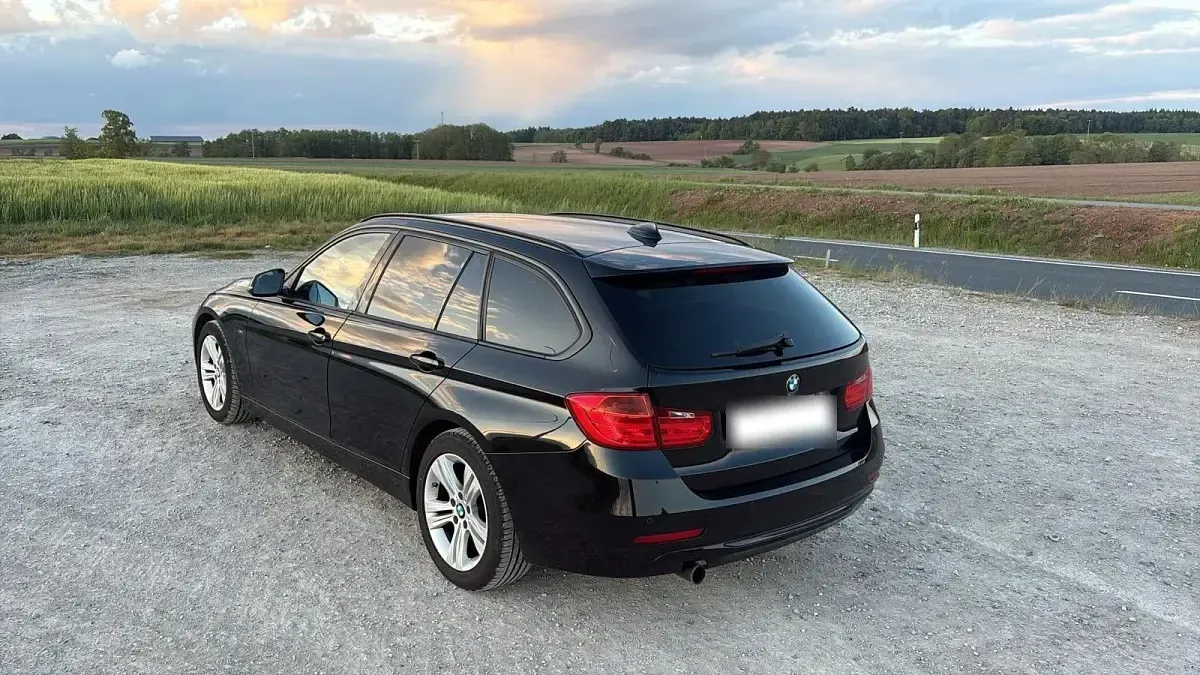 Gebraucht BMW 320 Sport Line 184 PS (135 kW) 2015 Schwarz Kombi