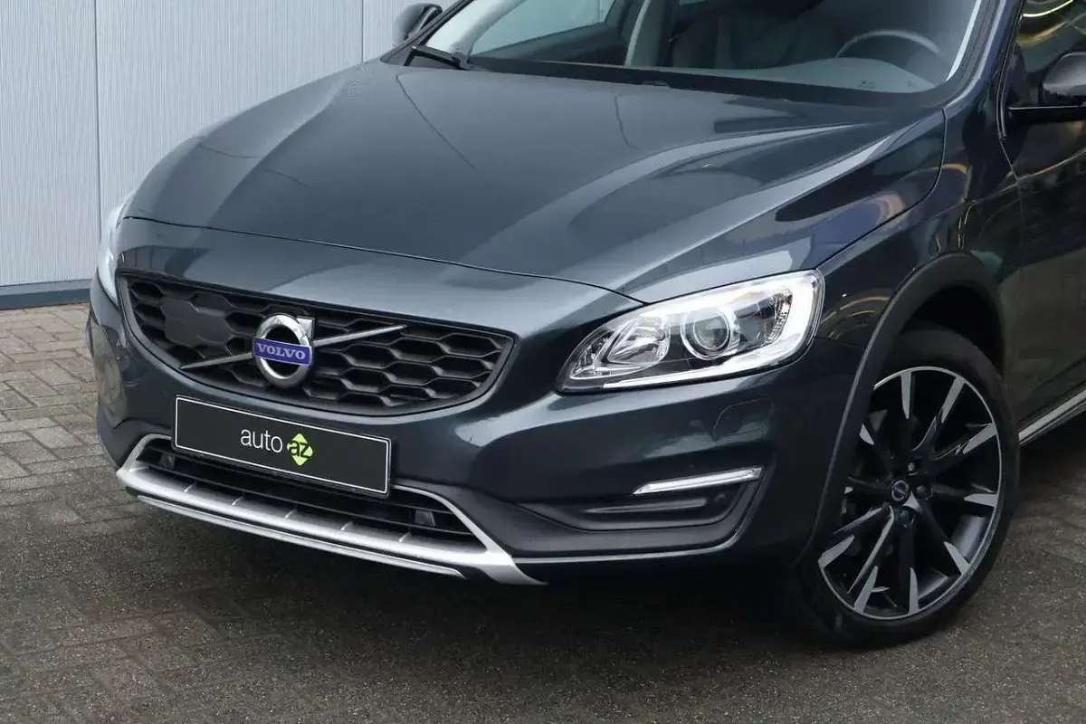Gebraucht Volvo V60 CC 150 PS (110 kW) 2018 Grau Kombi
