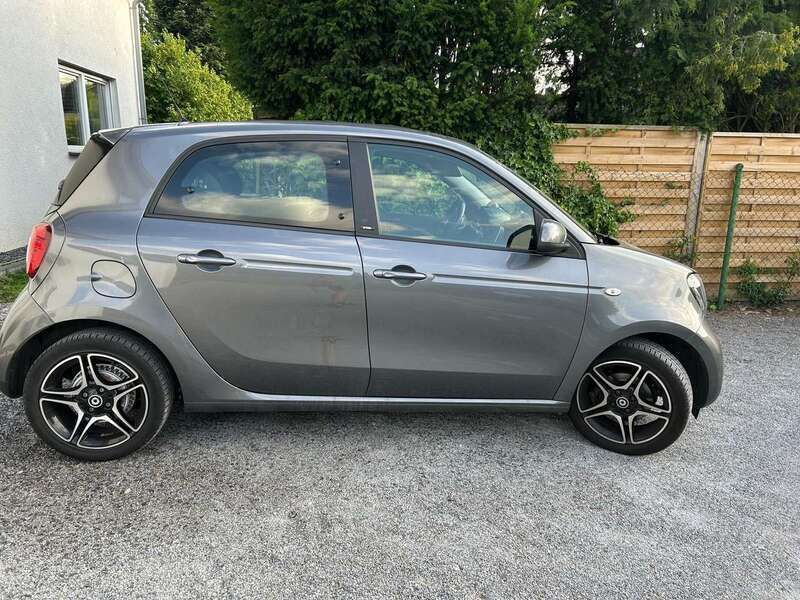 Grau Gebraucht 2017 Smart ForFour Prime Limousine | 13.000 € (Fairer Preis) - Bild 1/4
