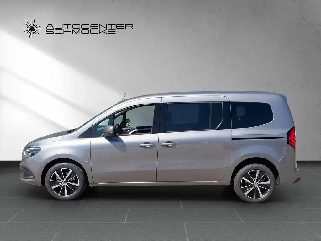 Gebraucht Mercedes T180 Progressive 131 PS (96 kW) 2025 Chromitgrau Van / Kleinbus