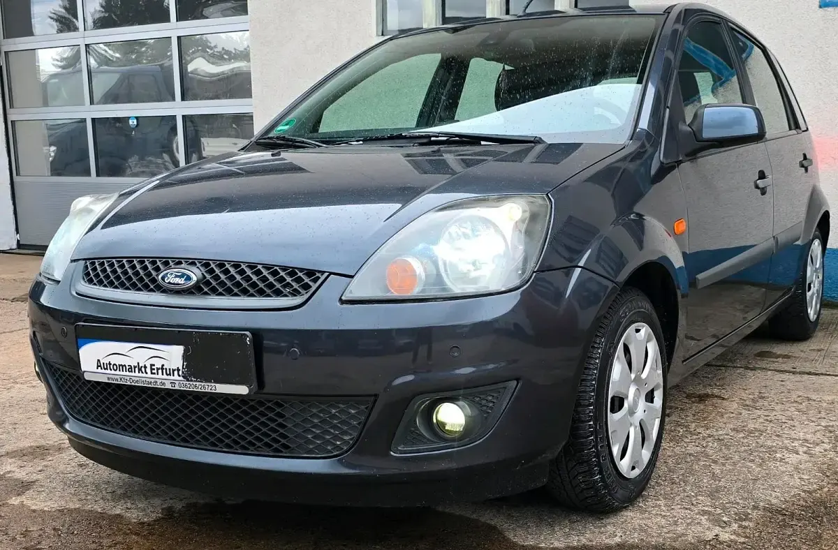 Gebraucht Ford Fiesta Ambiente 80 PS (58 kW) 2007 Schwarz Kleinwagen