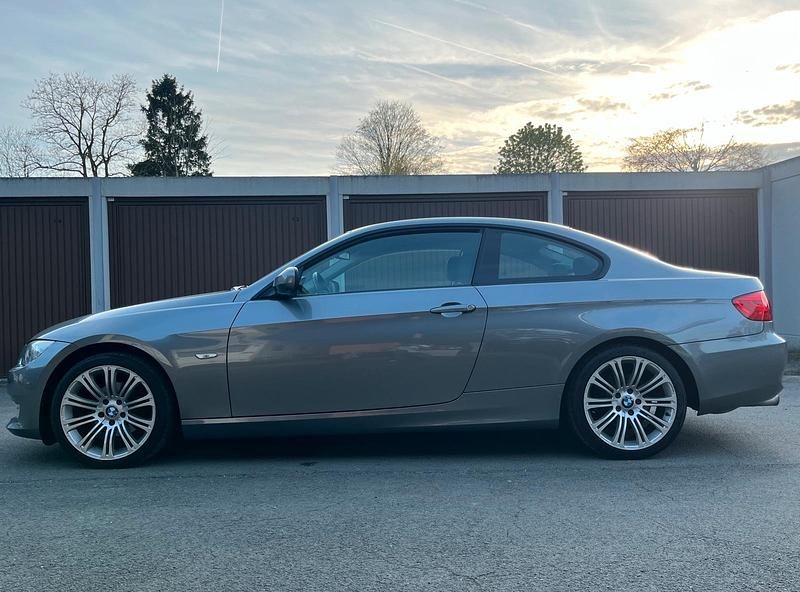 Gebraucht BMW 320 Comfort Edition 170 PS (125 kW) 2011 Spacegrau metallic Coupé