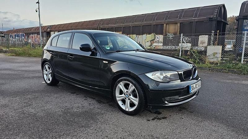 Schwarz Gebraucht 2010 BMW 116 Sport Line Kleinwagen | 4.500 € (Fairer Preis) - Bild 1/4