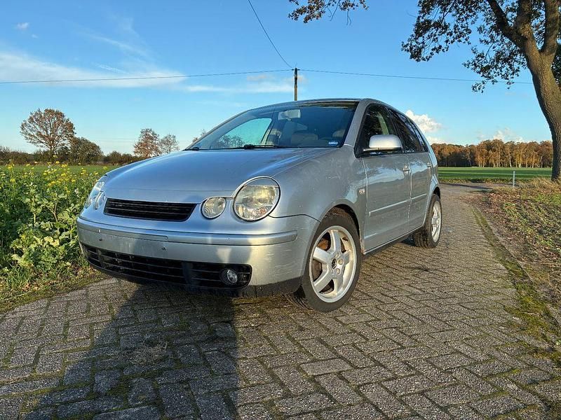 Silber Gebraucht 2002 VW Polo Highline Limousine | 800 € (Superpreis) - Bild 1/4