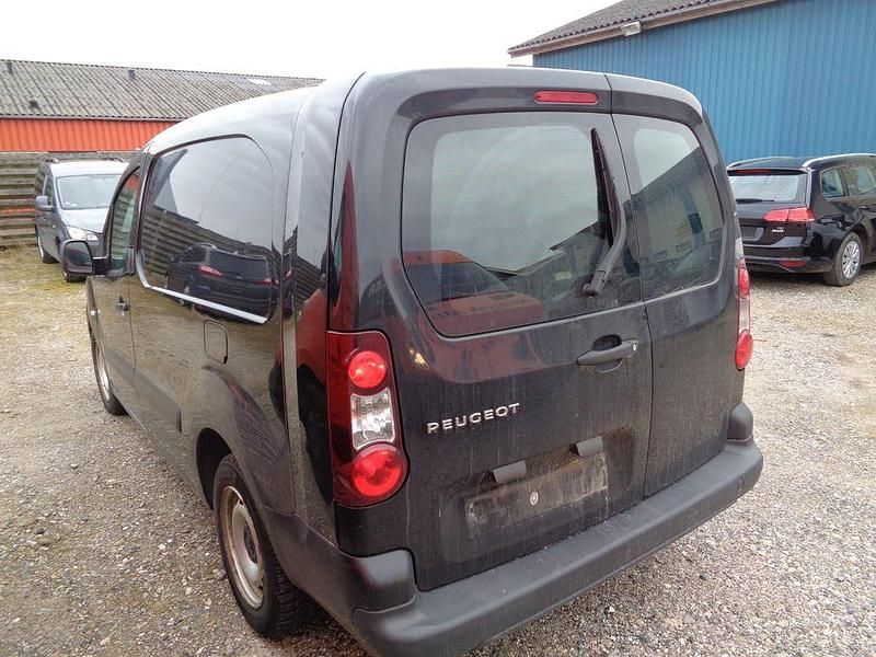 Gebraucht Peugeot Partner Premium 99 PS (72 kW) 2017 Schwarz Van / Kleinbus