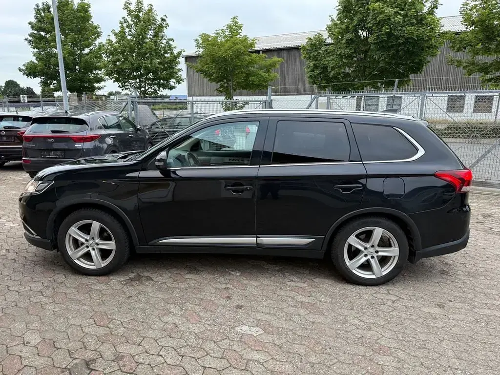 Gebraucht Mitsubishi Outlander Intense 150 PS (110 kW) 2017 Schwarz SUV