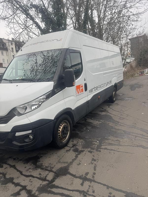 Gebraucht Iveco Daily 156 PS (114 kW) 2018 Weiß Limousine