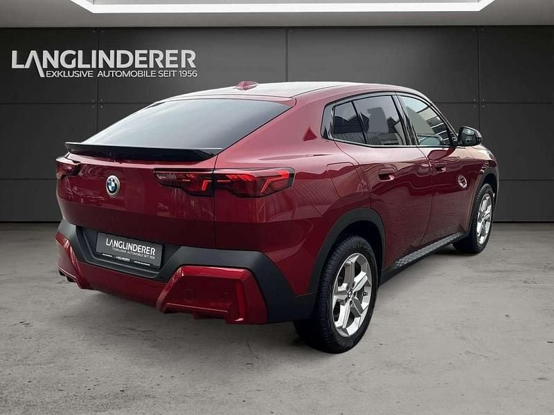 Gebraucht BMW X2 Sport Line 156 PS (114 kW) 2024 Dragon fire rot metallic SUV