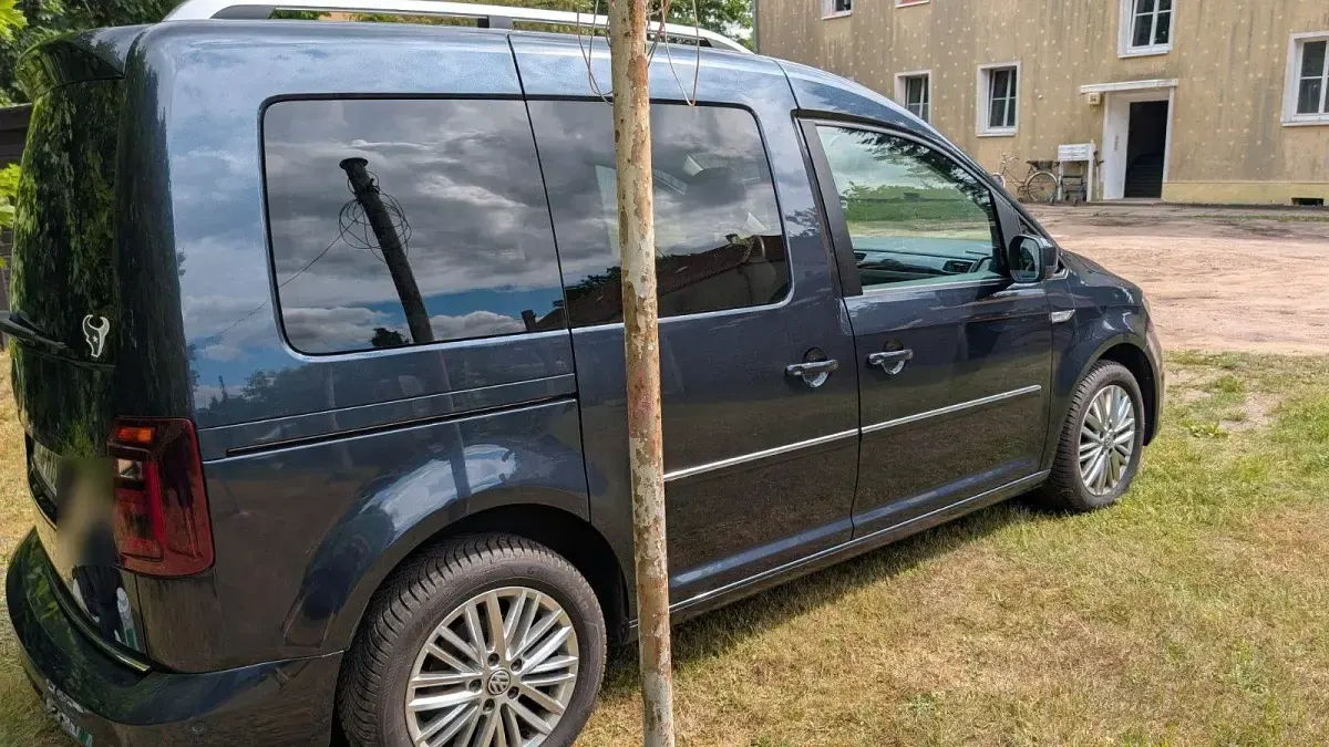 Gebraucht VW Caddy Highline 102 PS (75 kW) 2017 Blau Van / Kleinbus