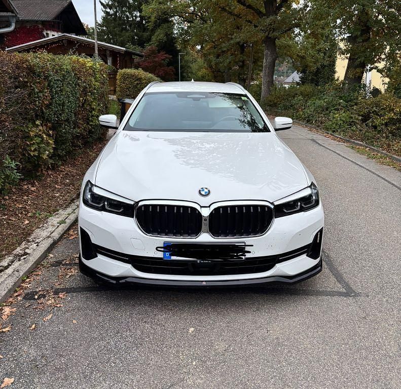 Weiß Gebraucht 2021 BMW 530 Performance Kombi | 35.500 € (Fairer Preis) - Bild 1/4