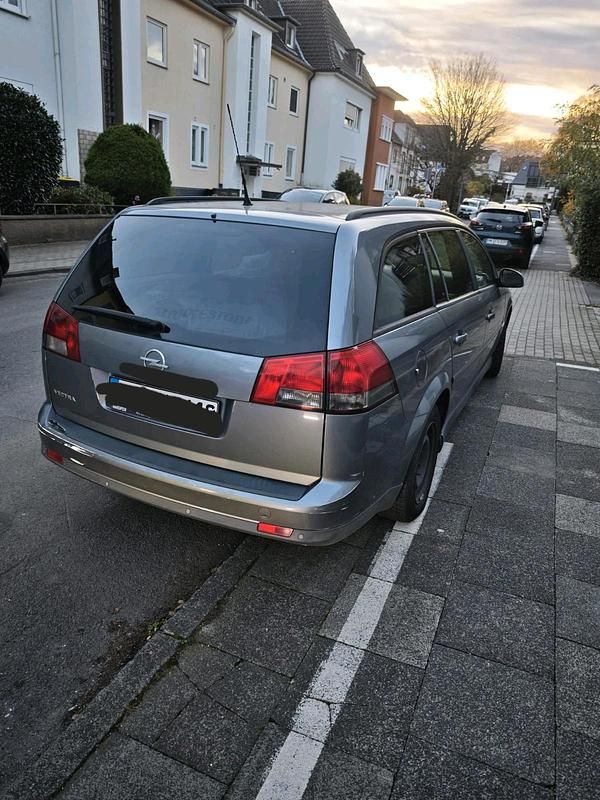 Grau Gebraucht 2005 Opel Vectra Kombi | 799 € (Superpreis) - Bild 1/4