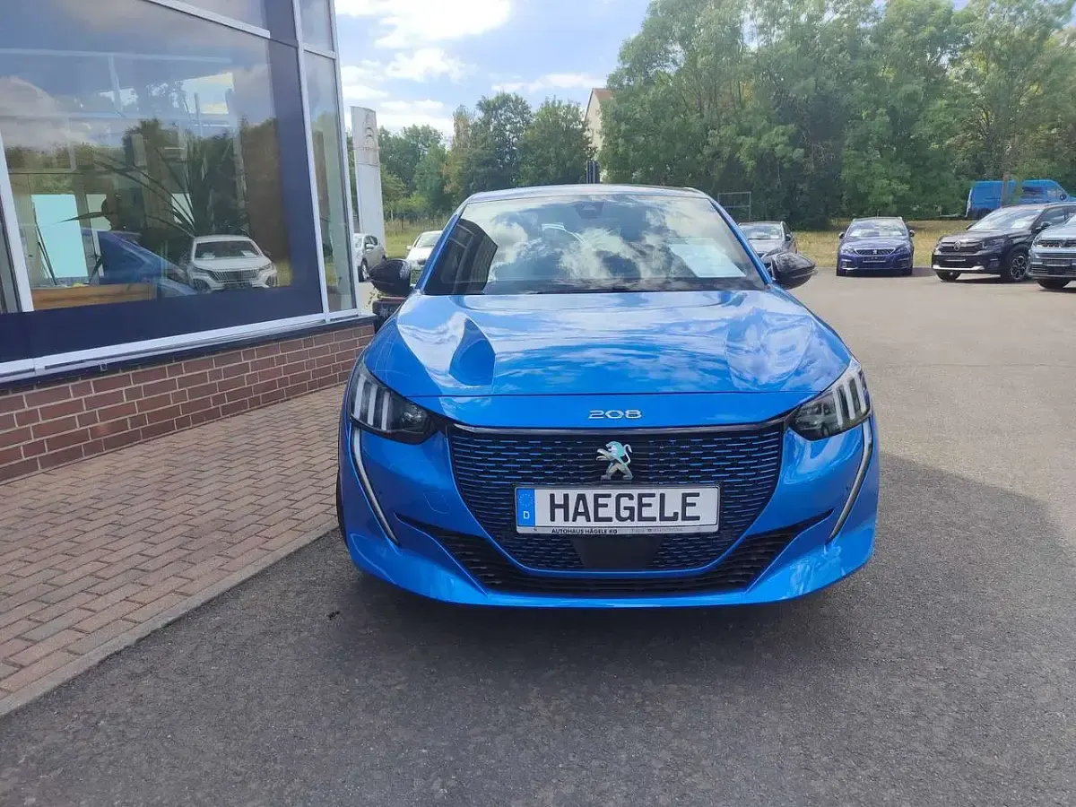 Gebraucht Peugeot e-208 GT 100 kW (136 PS) 2021 Blau hell Kleinwagen