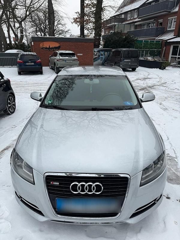 Silber Gebraucht 2011 Audi A3 Comfort Limousine | 5.600 € (Guter Preis) - Bild 1/4