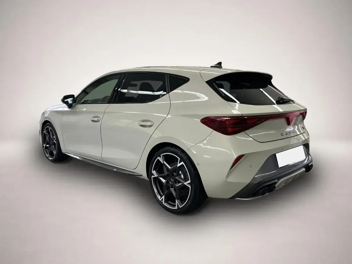 Gebraucht Cupra Leon VZ 300 PS (220 kW) 2025 Manufacturer Limousine