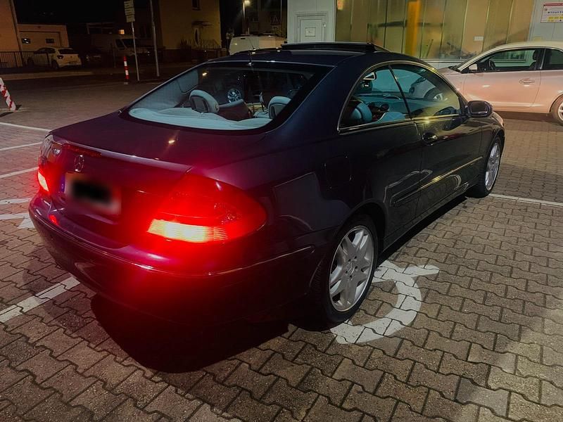 Gebraucht Mercedes CLK240 170 PS (125 kW) 2003 Blau Coupé