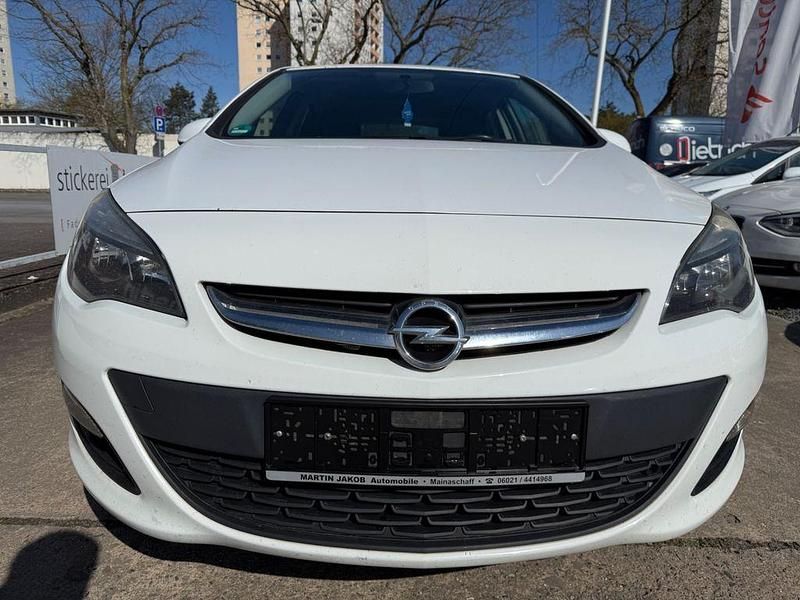 Second-hand Opel Astra 140 CP (102 kW) 2012 Alb Berlinǎ