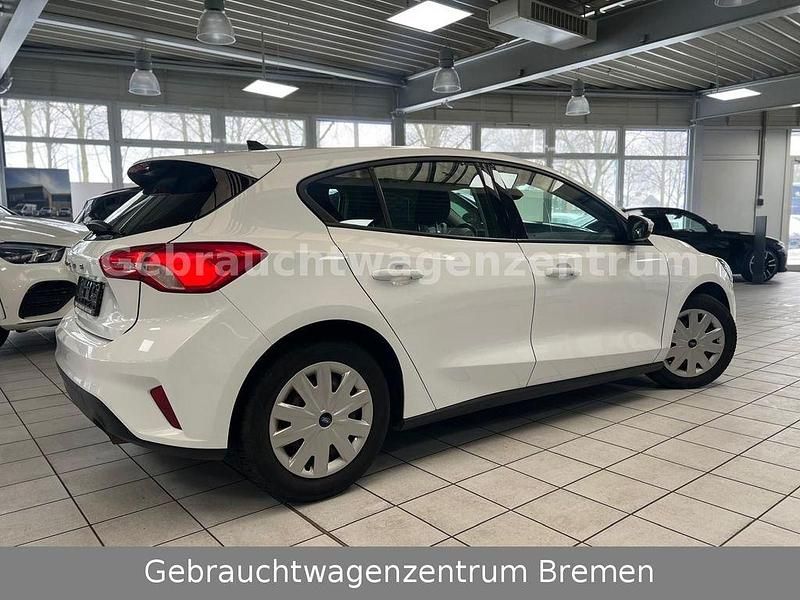 Gebraucht Ford Focus Trend 101 PS (74 kW) 2020 Weiß Limousine
