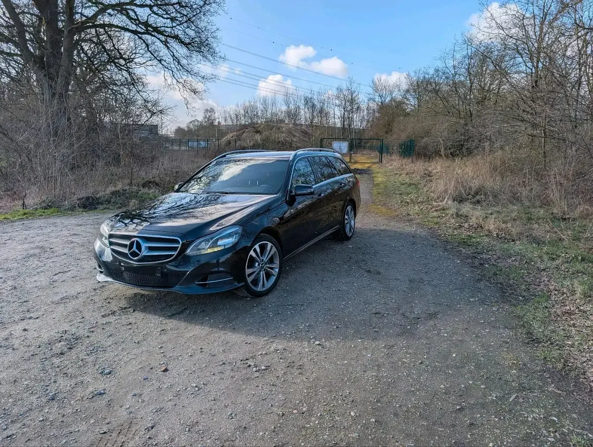 Gebraucht Mercedes E220 170 PS (125 kW) 2015 Schwarz Kombi