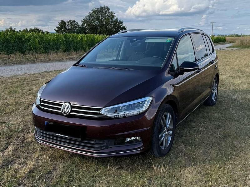 Violett Gebraucht 2019 VW Touran IQ Drive Van / Kleinbus | 25.000 € (Etwas zu teuer) - Bild 1/4