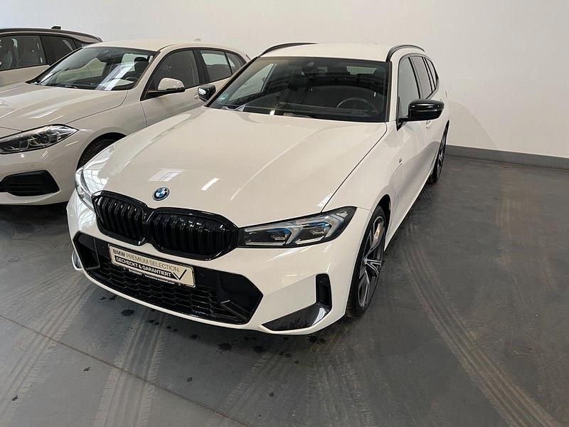 Weiß Gebraucht 2024 BMW 330e M Sport Kombi | 43.900 € (Guter Preis) - Bild 1/4