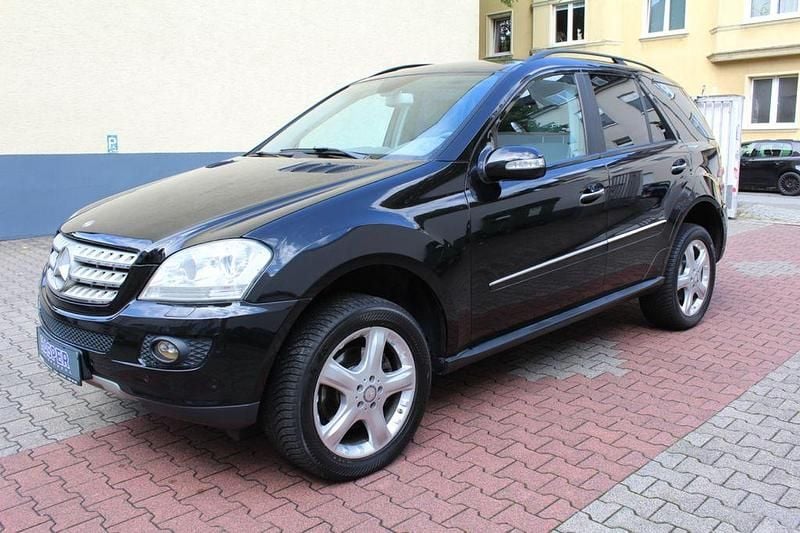 Schwarz Gebraucht 2007 Mercedes ML350 SUV | 8.490 € (Fairer Preis) - Bild 1/4
