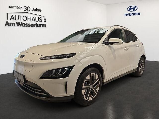 Atlas white / sol Gebraucht 2023 Hyundai Kona Trend SUV | 25.999 € (Teuer) - Bild 1/2
