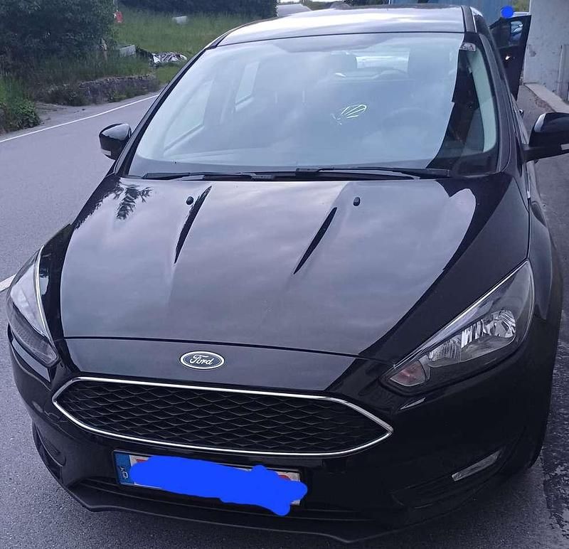 Schwarz Gebraucht 2015 Ford Focus Kombi | 6.900 € (Fairer Preis) - Bild 1/2