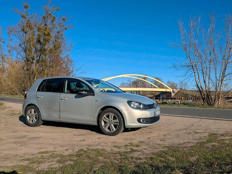 Gebraucht VW Golf VII 105 PS (77 kW) 2012 Silber Kleinwagen