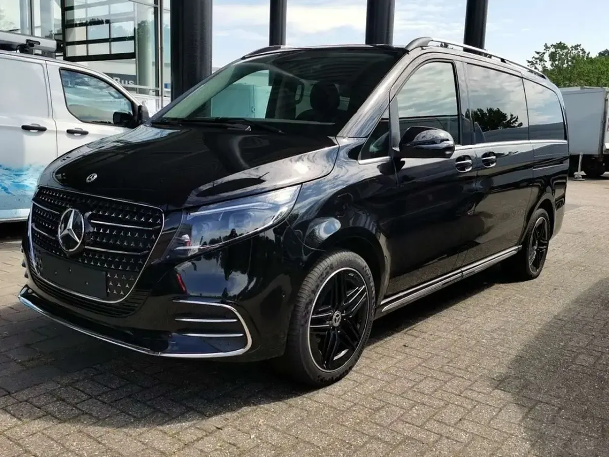 Gebraucht Mercedes V250 Avantgarde 190 PS (139 kW) 2025 Obsidianschwarz metallic Van / Kleinbus