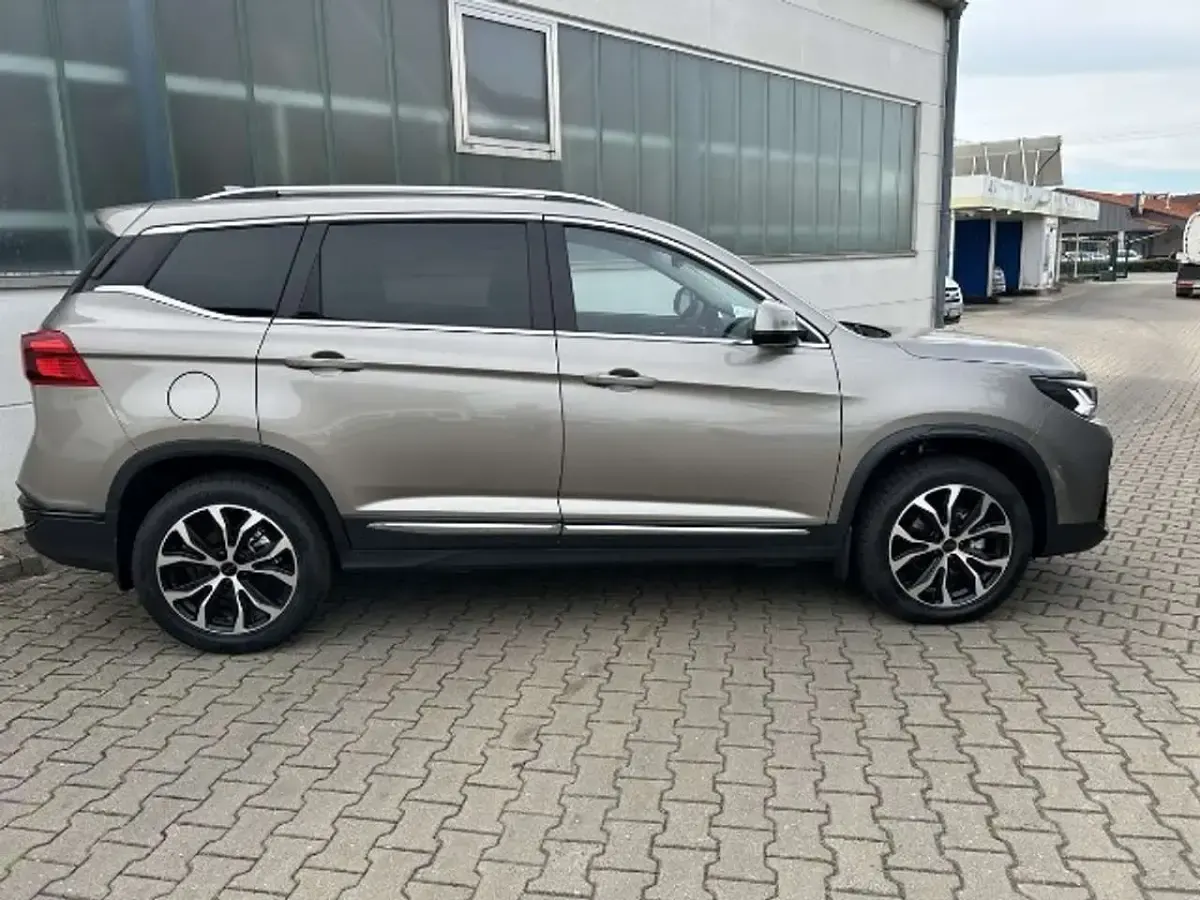 Neu DFSK Forthing 3 170 PS (125 kW) 2025 Grau SUV