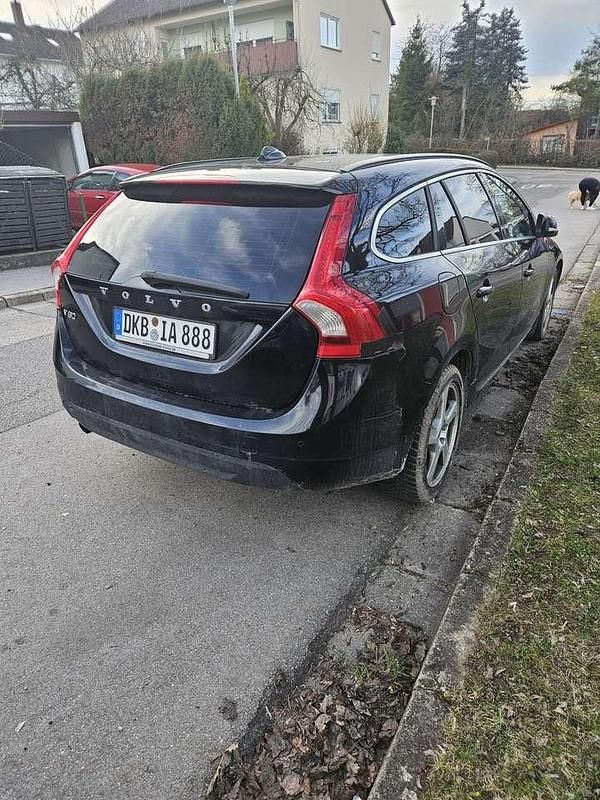 Gebraucht Volvo V60 Momentum 140 PS (102 kW) 2012 Kombi