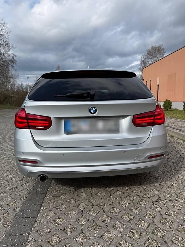 Gebraucht BMW 318 150 PS (110 kW) 2017 Silber Kombi