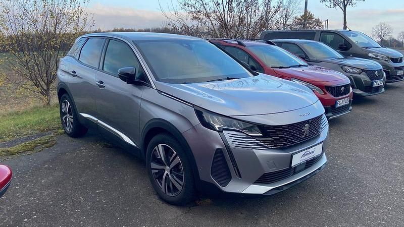 Gebraucht Peugeot 3008 Allure 131 PS (96 kW) 2024 Grau Limousine
