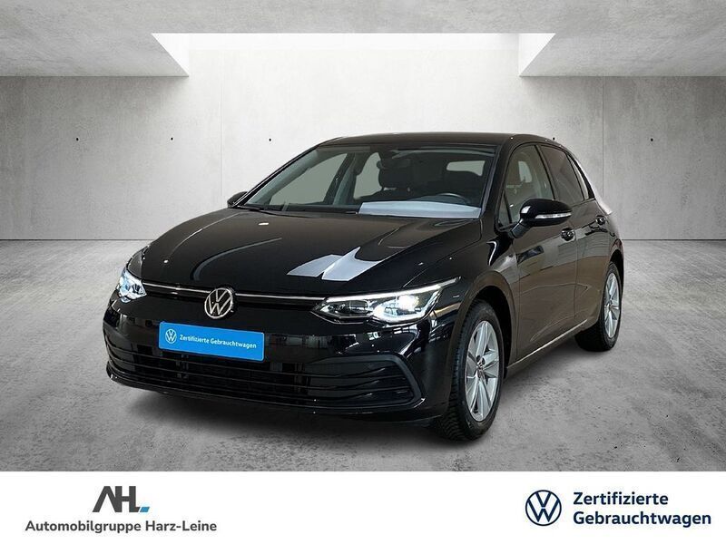 Schwarz Gebraucht 2020 VW Golf VIII Life Limousine | 23.661 € (Etwas zu teuer) - Bild 1/3