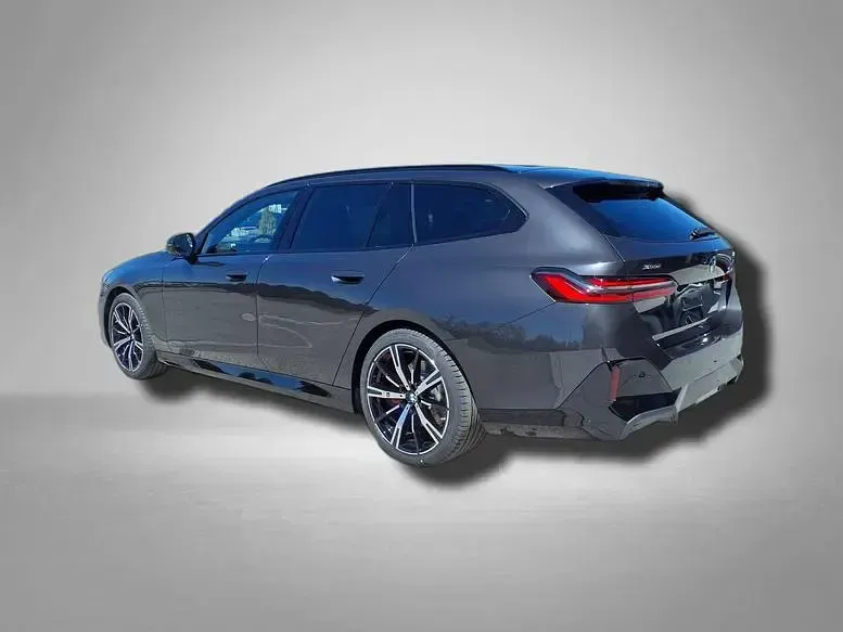 Gebraucht BMW 540 M Sport 286 PS (210 kW) 2026 Sophistograu brillanteffekt metallic Kombi