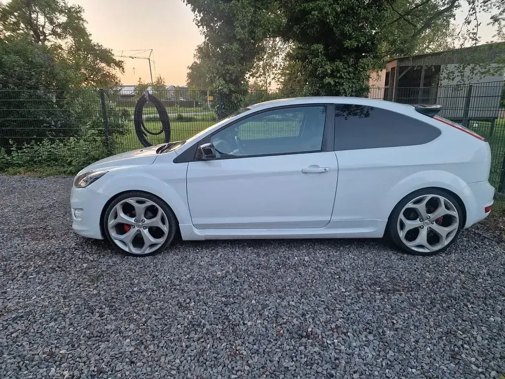 Gebraucht Ford Focus ST 101 PS (74 kW) 2010 Weiß Limousine