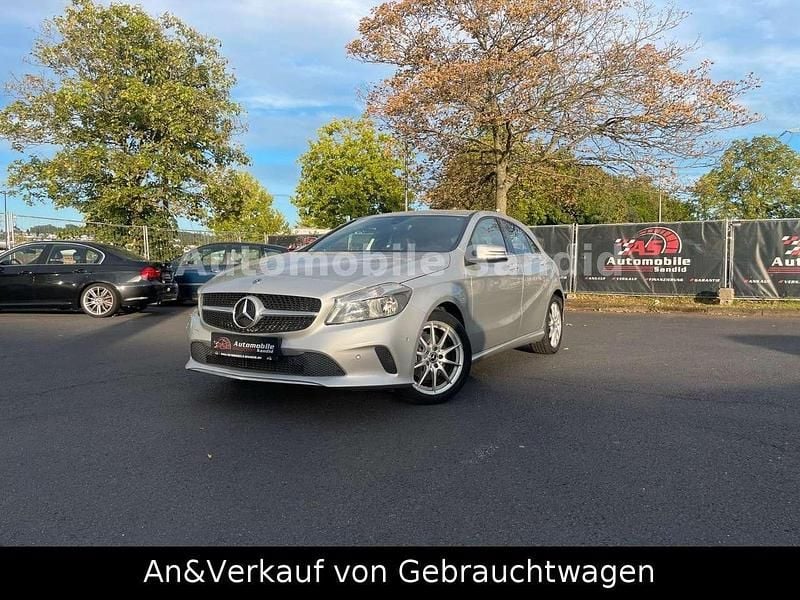 Polarsilber Gebraucht 2017 Mercedes A180 Limousine | 14.995 € (Guter Preis) - Bild 1/4