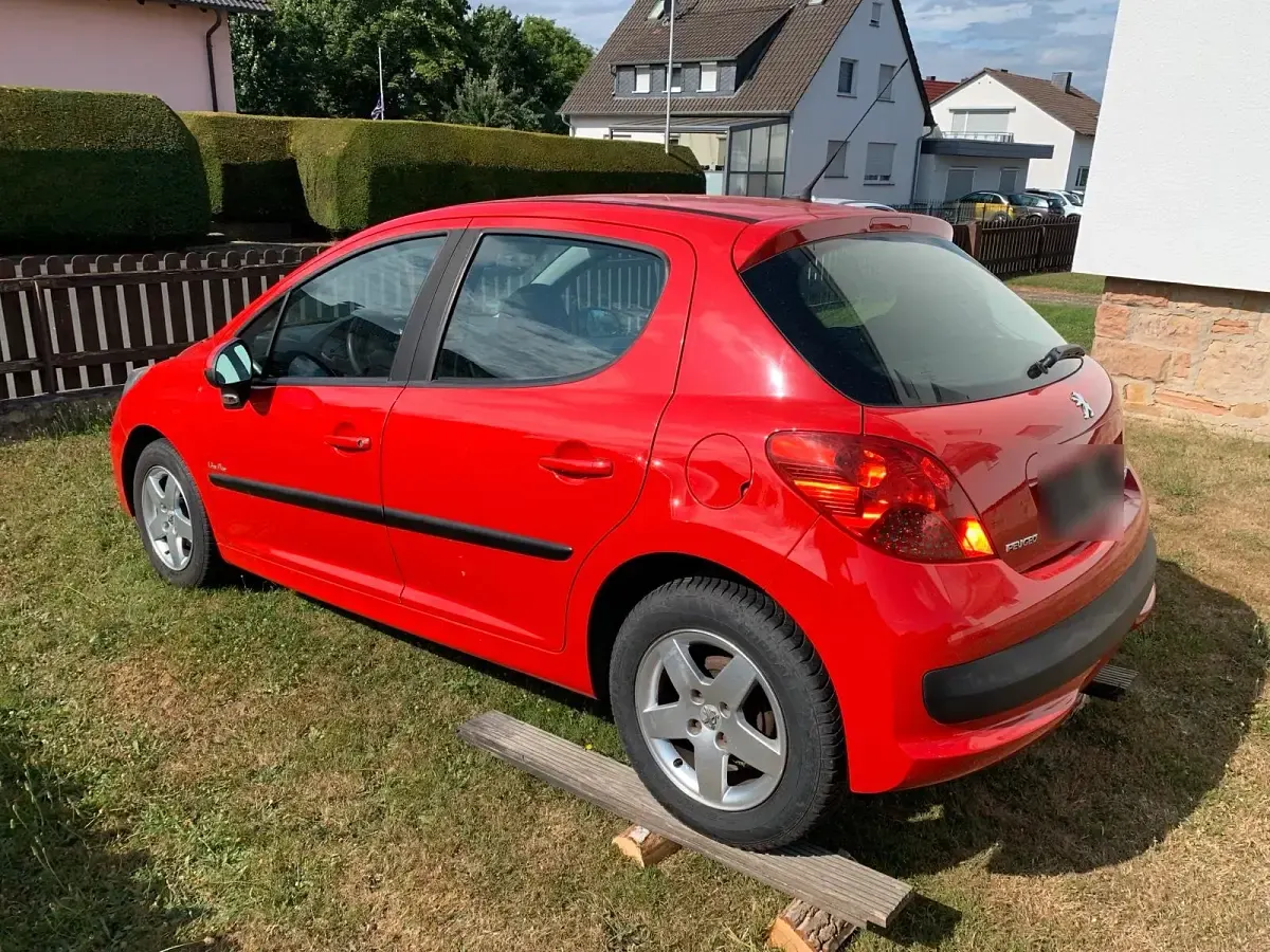 Gebraucht Peugeot 207 Urban Move 75 PS (55 kW) 2008 Rot Kleinwagen