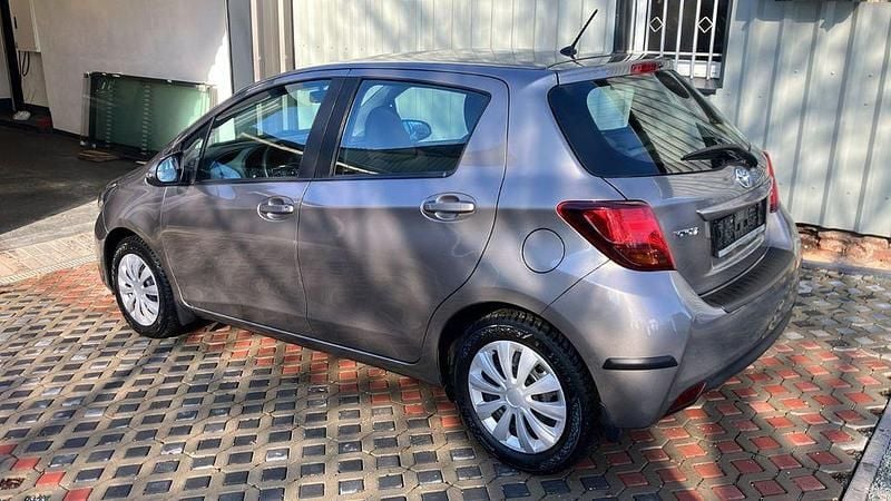 Gebraucht Toyota Yaris Comfort 99 PS (72 kW) 2014 Beige Kleinwagen