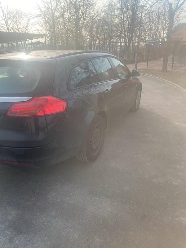 Gebraucht Opel Insignia 140 PS (102 kW) 2013 Schwarz Kombi