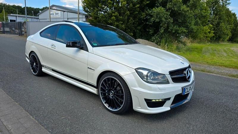 Weiß Gebraucht 2013 Mercedes C63 AMG AMG Coupé | 48.990 € (Teuer) - Bild 1/4