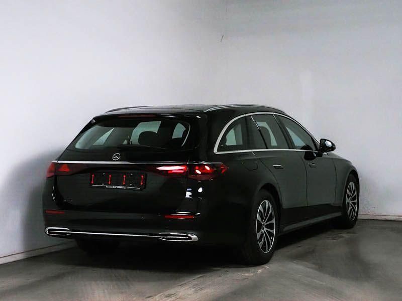 Gebraucht Mercedes E220 Avantgarde 197 PS (144 kW) 2024 Schwarz Limousine