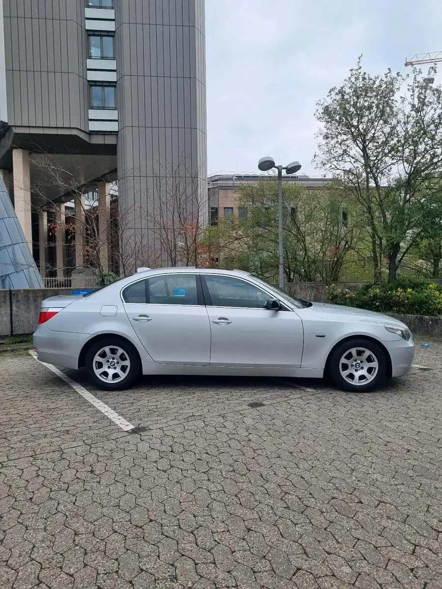 Gebraucht BMW 520 170 PS (125 kW) 2005 Silber Limousine