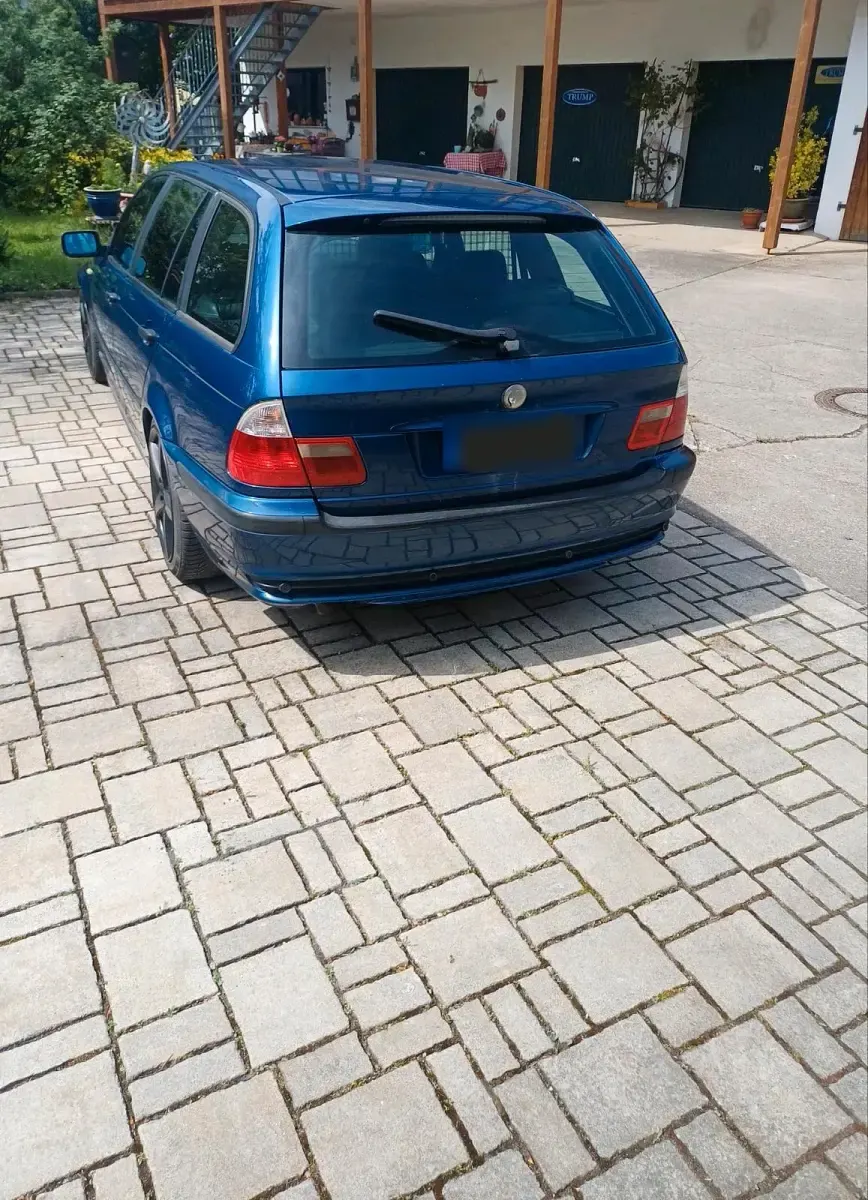 Gebraucht BMW 320 150 PS (110 kW) 2002 Blau Kombi