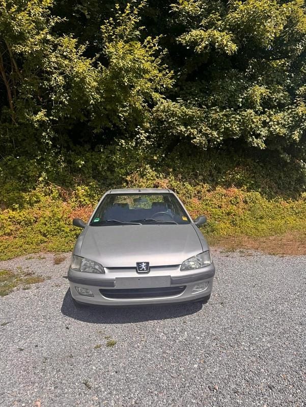 Silber Gebraucht 1999 Peugeot 106 Kleinwagen | 1.400 € (Guter Preis) - Bild 1/4
