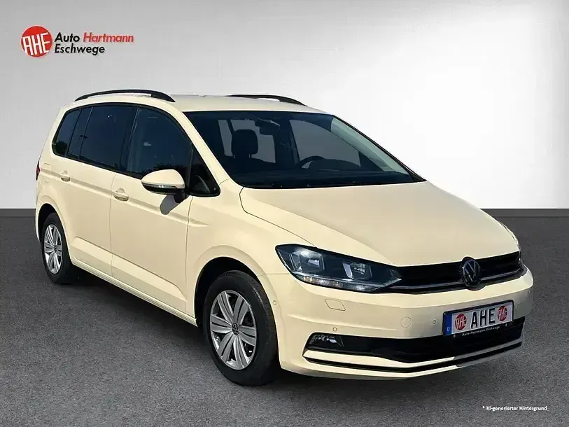 Gebraucht VW Touran Trendline 150 PS (110 kW) 2024 Beige Van / Kleinbus